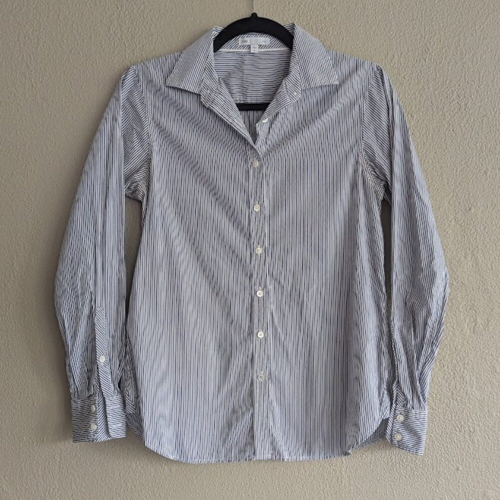 Gap * Womenβs Fitted Button Down Shirt * Size Small β Blue/White Stripes